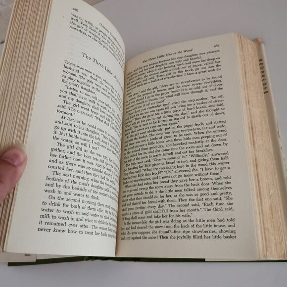 1970s Grimm's Complete Fairy Tales Book Hardcover Green Vintage Dust Jacket - Picture 10 of 11